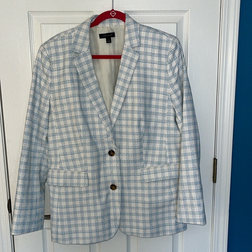 And Taylor blazer white in the background, blue lines size 14
